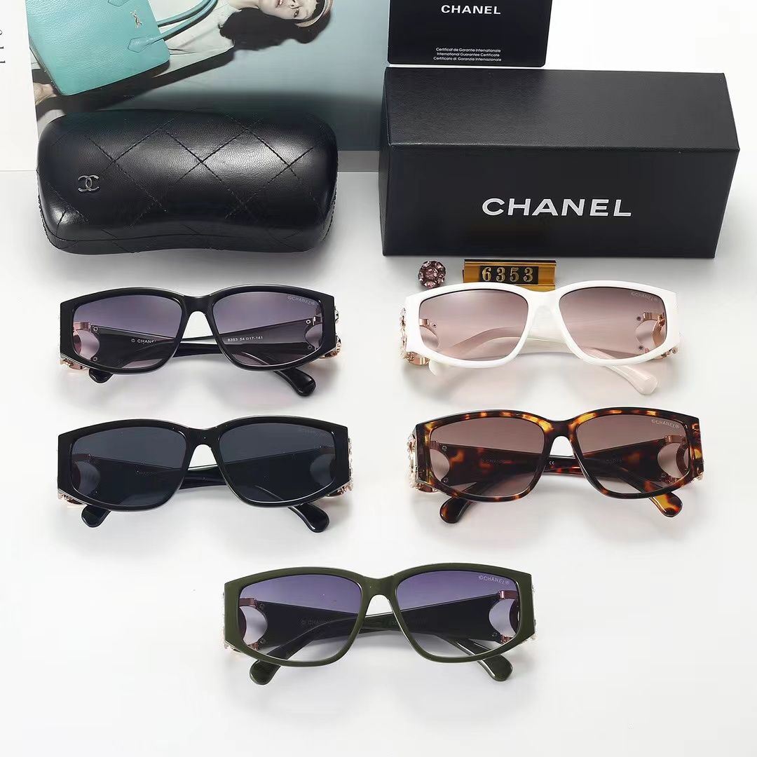 Gafas de sol de mujer con logo metálico de perlas