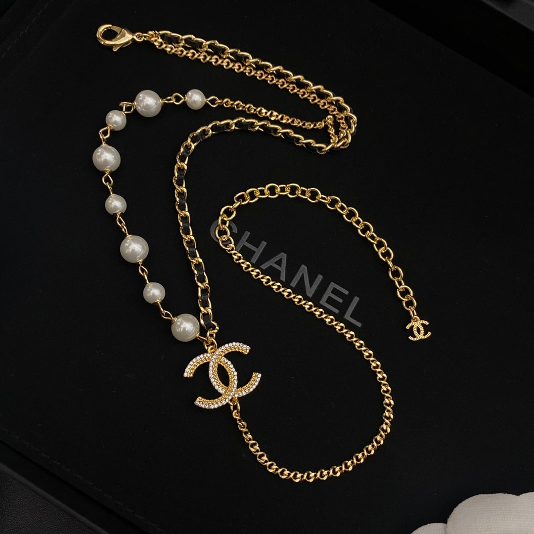 Collar Vintage Chapado en Oro con Perlas