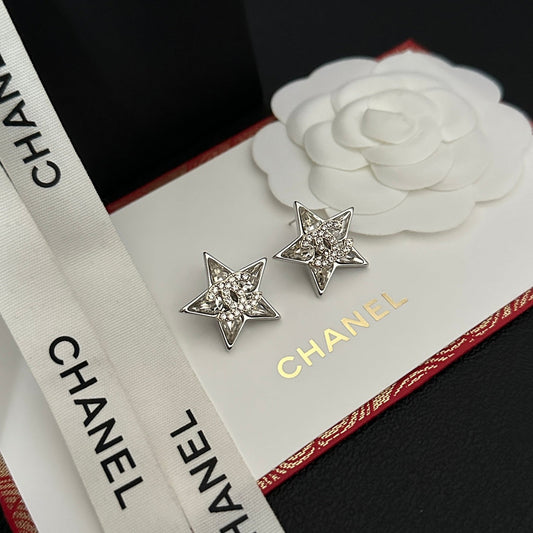 Boucles d'oreilles étoile en strass argentés