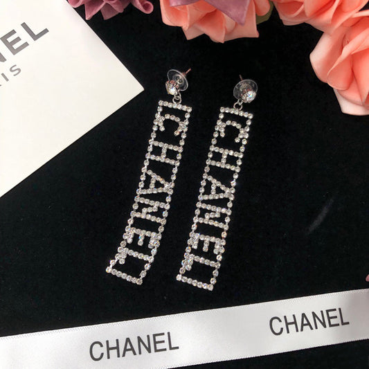 Longues boucles d'oreilles scintillantes en cristal et diamant