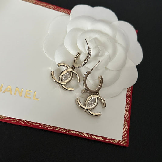 Boucles d'oreilles strass coloris argent