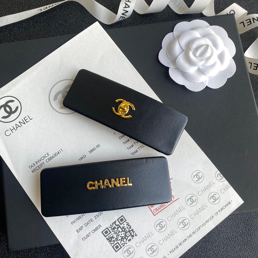 Pince à cheveux carrée en cuir