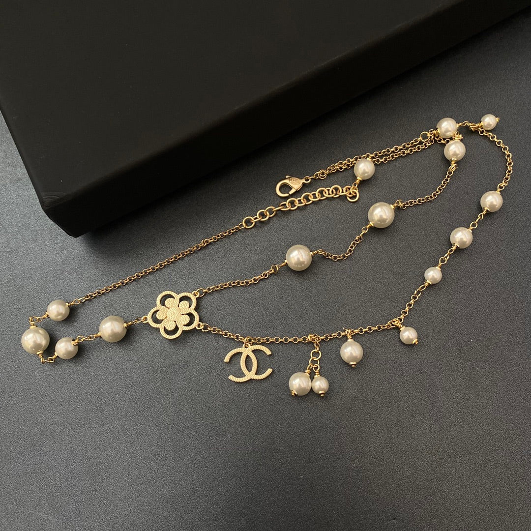 Collar de doble capa Camellia Pearl