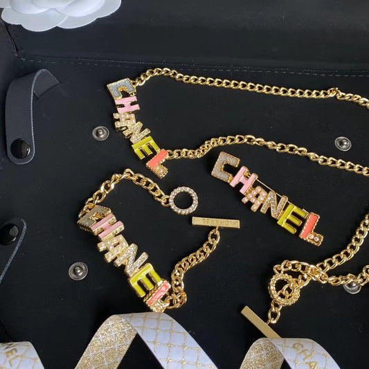 Collier et bracelet à lettres en cristal coloré tendance