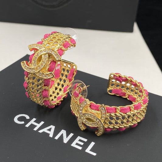 Boucles d'oreilles demi-créoles en cuir rose