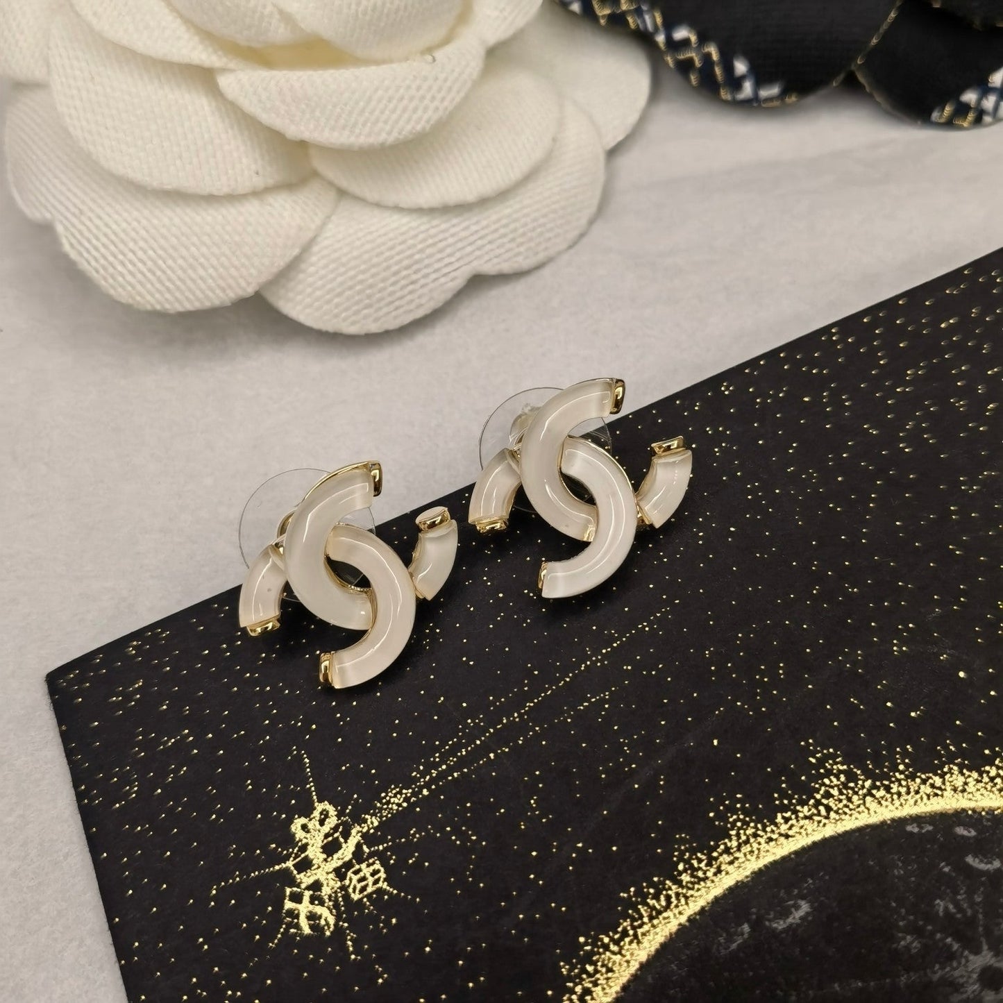 Pendientes de resina con letras vintage