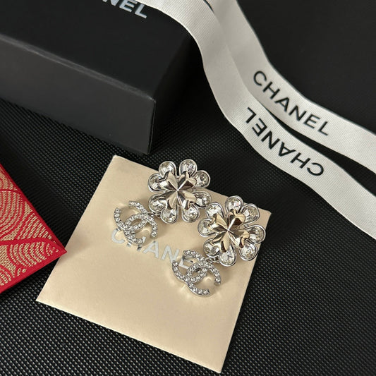 Boucles d'oreilles fleur en strass