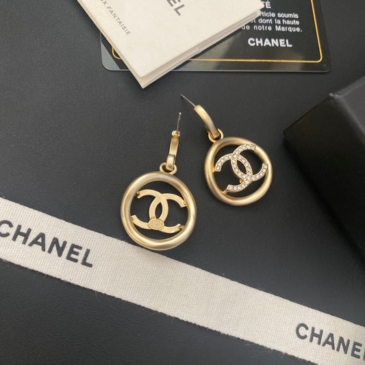 Petites boucles d'oreilles rondes