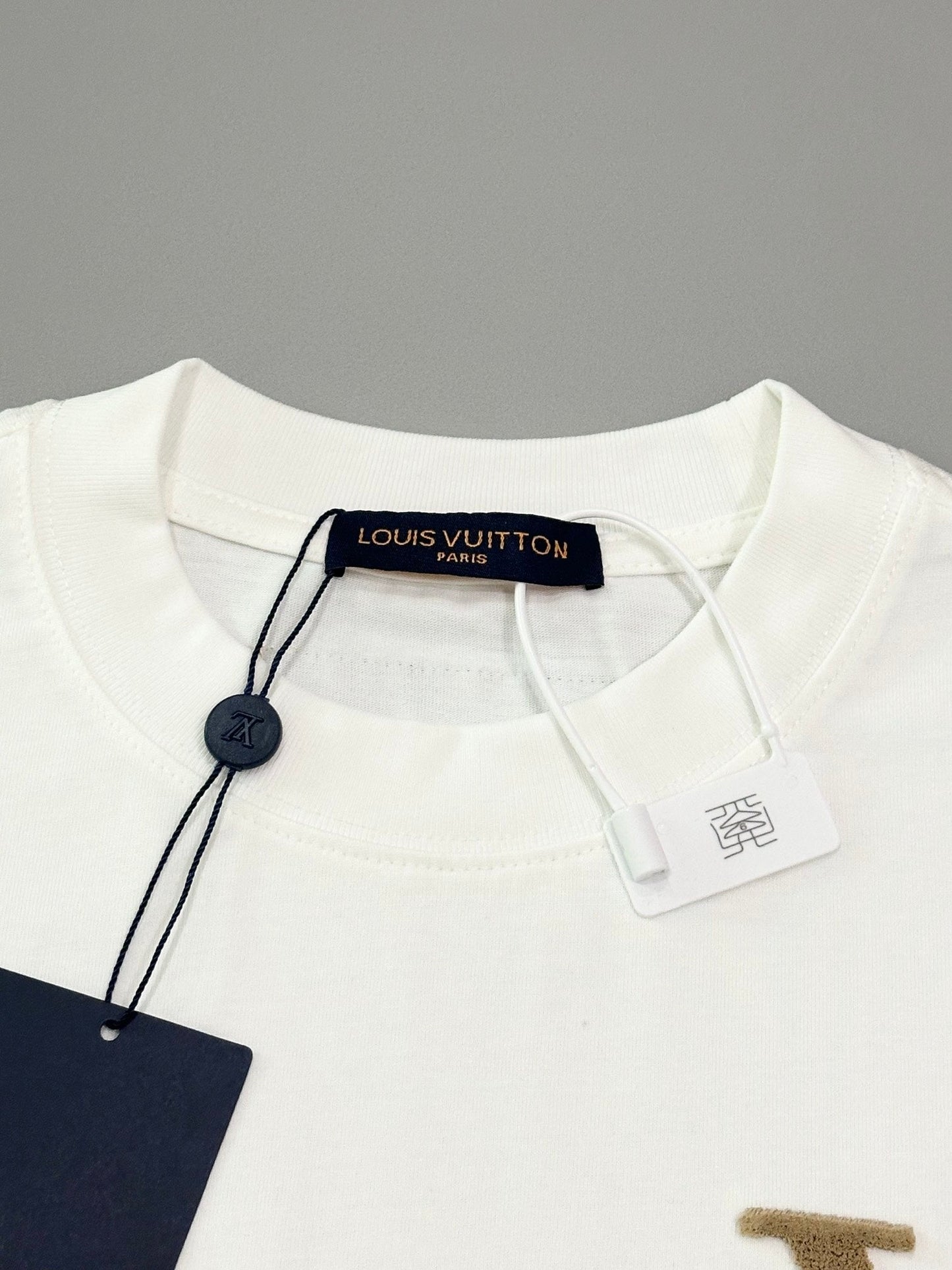 1105 Camiseta de cepillo de dientes con monograma dorado clásico nuevo