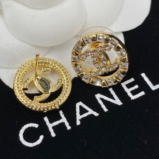 Boucles d'oreilles clous alphabet en zircon scintillant