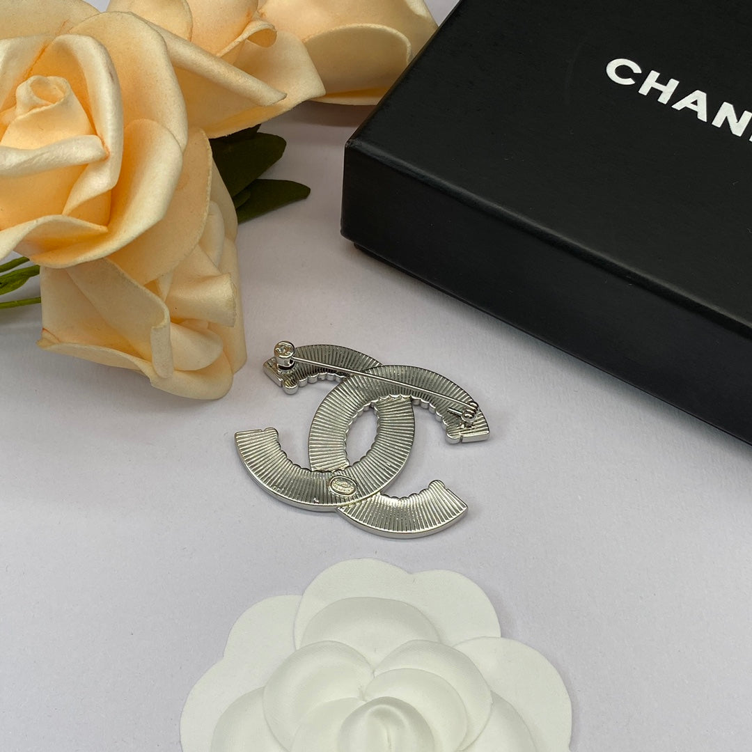 Broche y Pendientes de Plata con Baguettes de Cristal