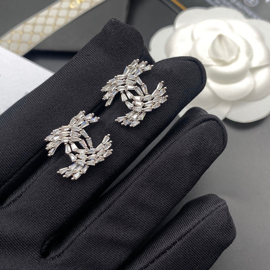 Boucles d'oreilles scintillantes en cristal et diamant