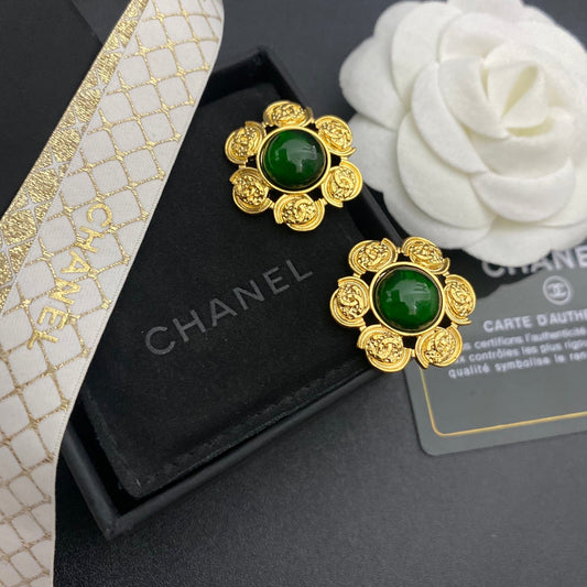 Nouvelles boucles d'oreilles clous émeraude
