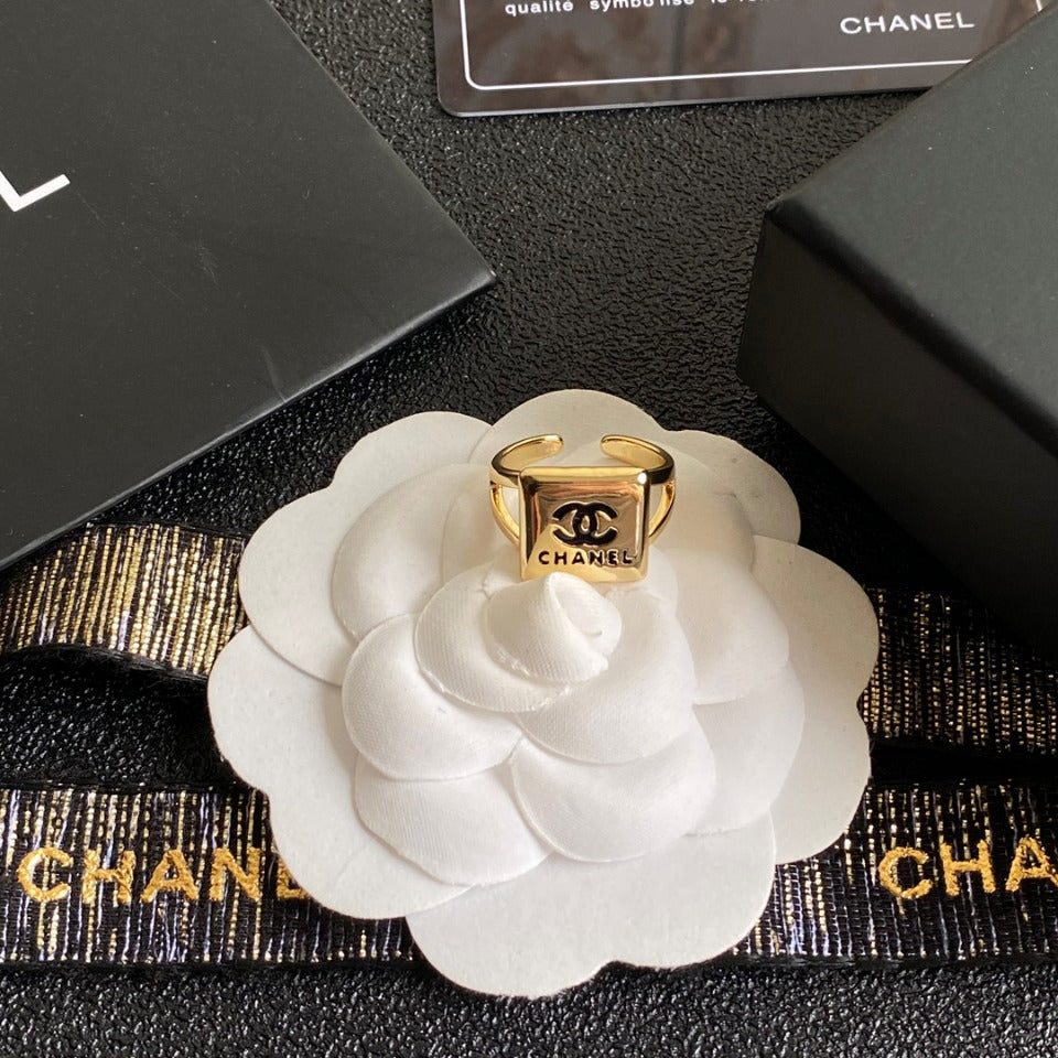 Anillo Abierto Cuadrado con Temperamento