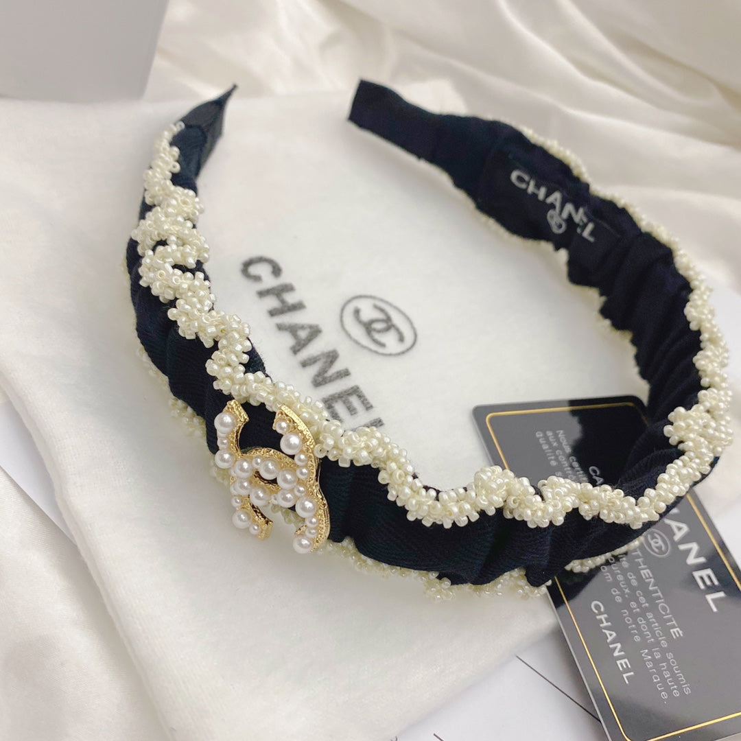 Diadema elegante de perlas