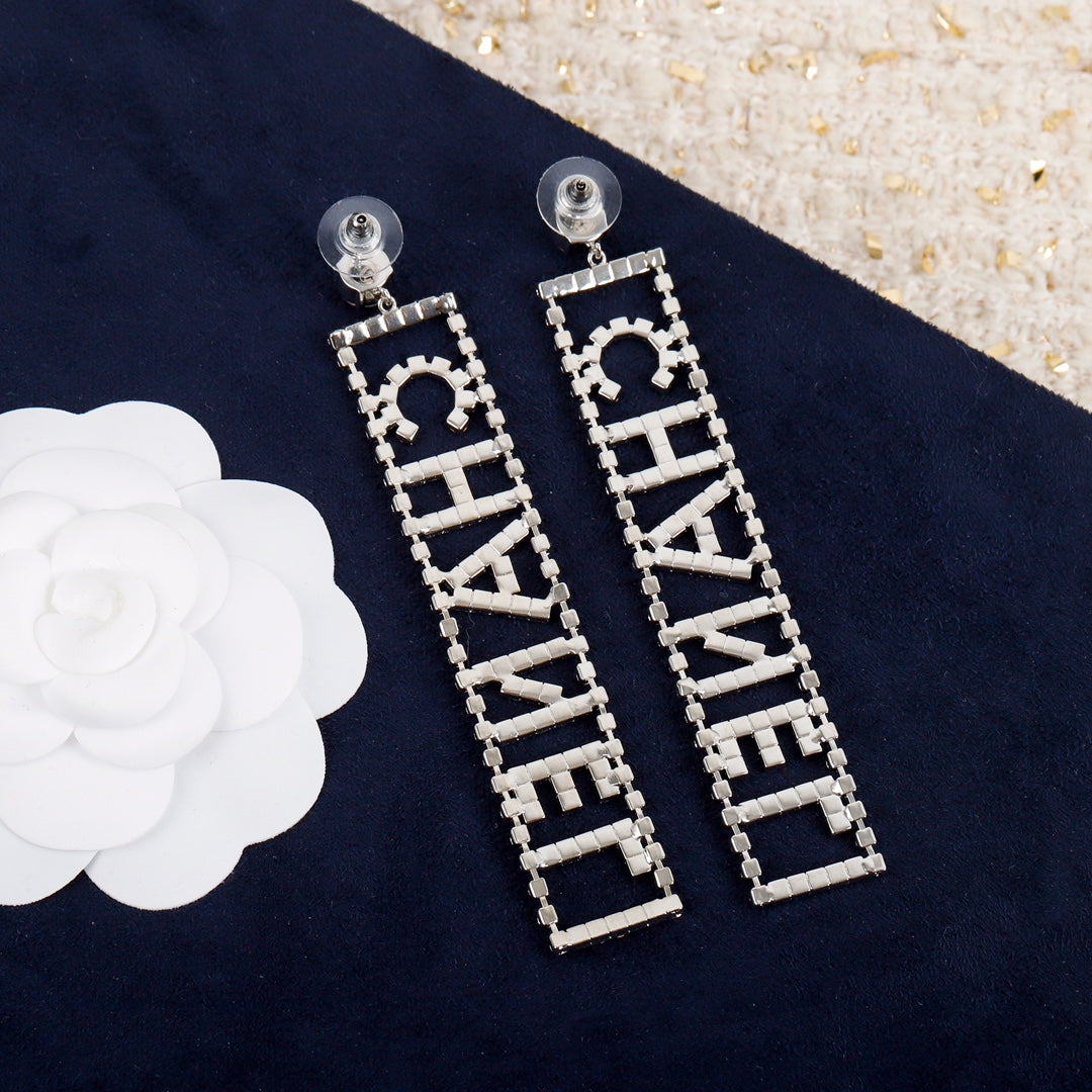 Aretes de alfabeto de cristal con diamante
