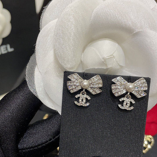 Boucles d'oreilles nœud zircon scintillant