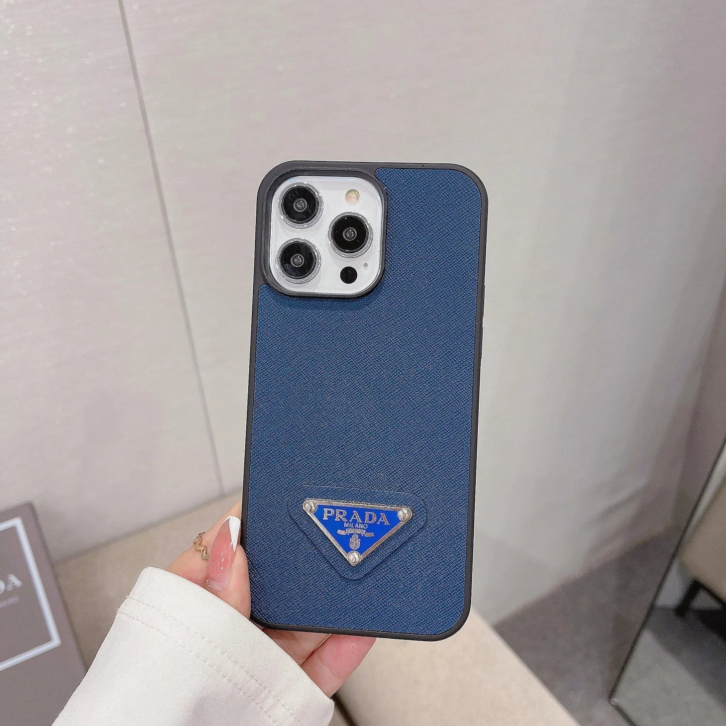 Estuche clásico triangular de cuero