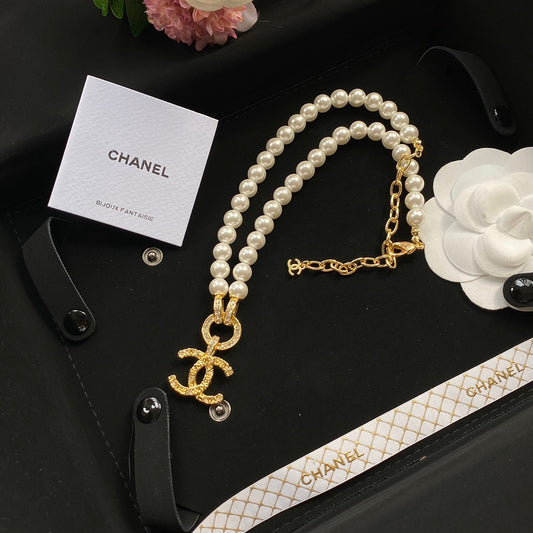 Collier Perles Pendentif Logo