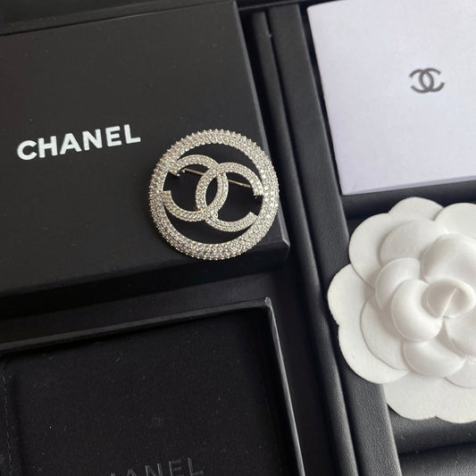 Broche cercle en diamants étincelants