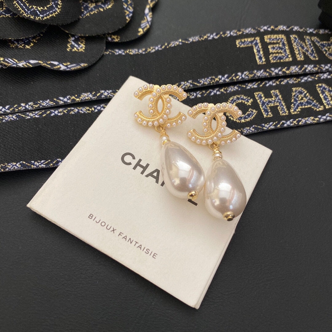 Pendientes de perlas clásicos
