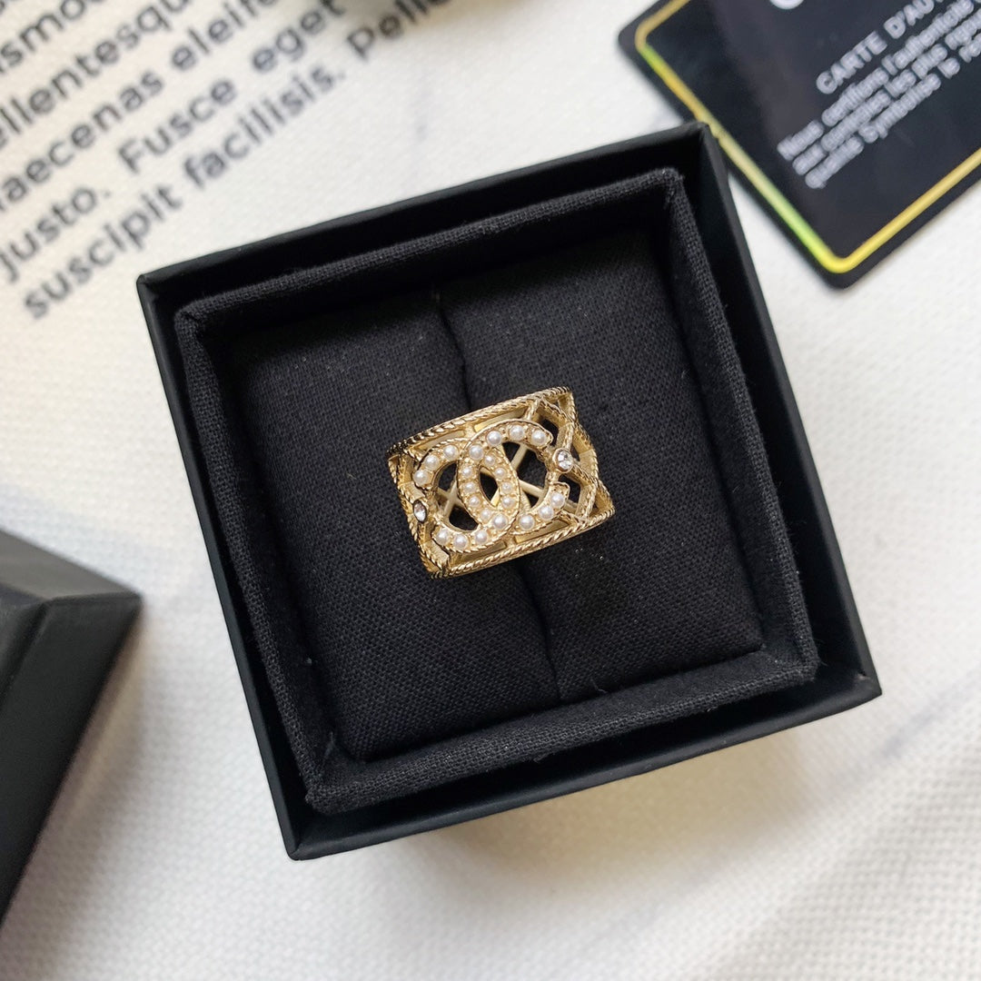 Anillo de perla con rejilla