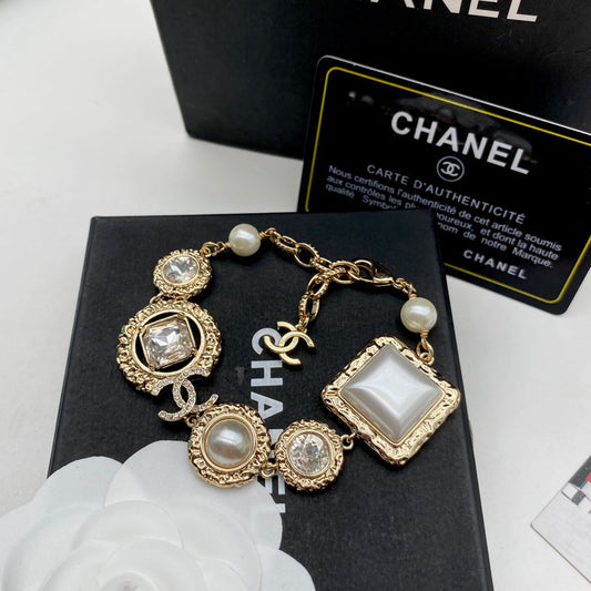 Pulsera Ajustable Noble con Perlas y Diamantes