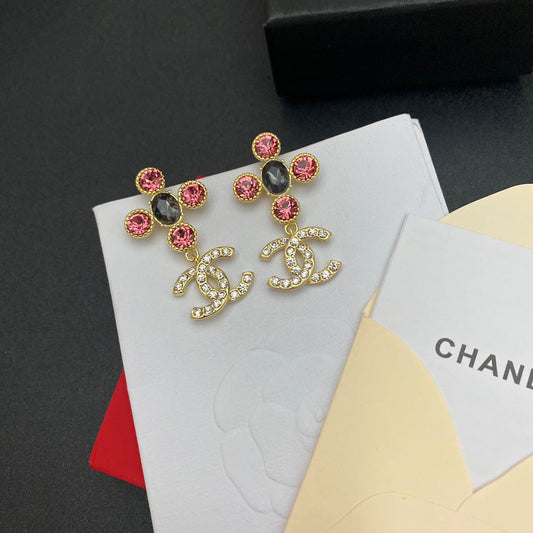 Boucles d'oreilles élégantes en forme de fleur de diamant