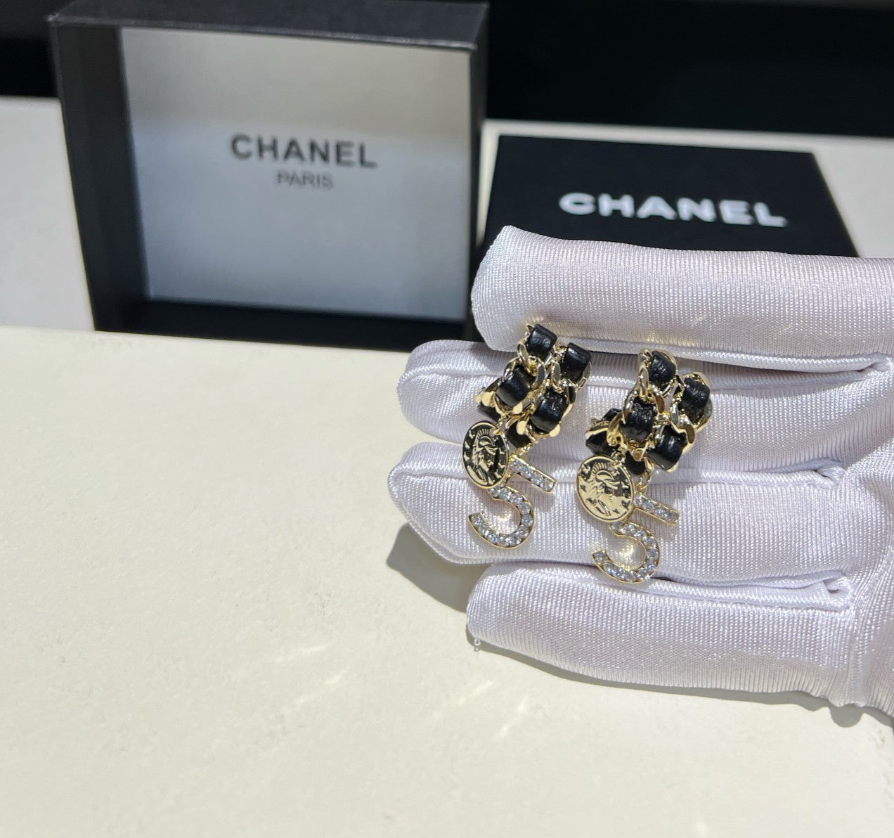 Pendientes Modernos de Piel y Metal (5 unidades)