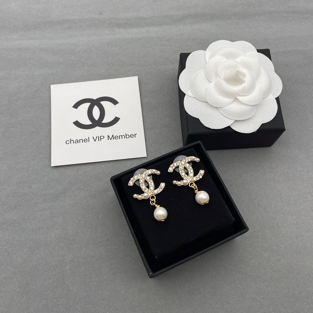 Pendientes de diamante con perlas colgantes