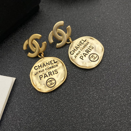 Pendientes irregulares de alfabeto vintage