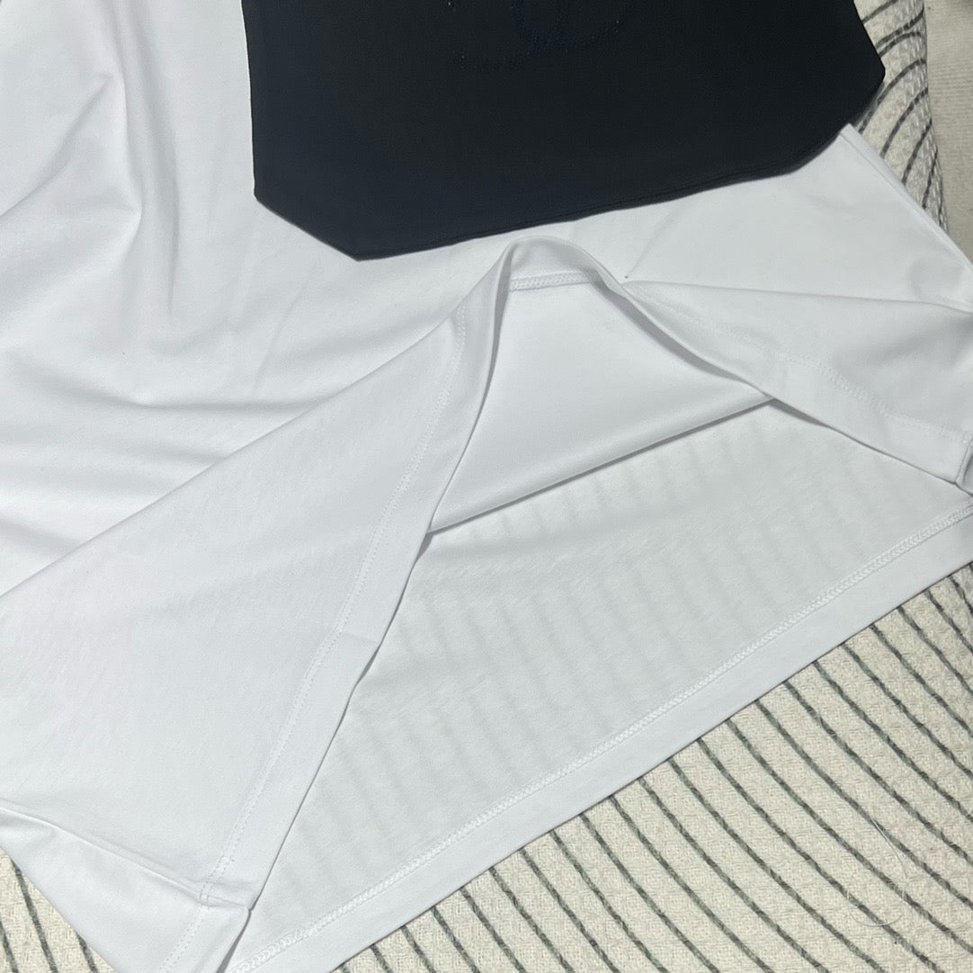 Camiseta de verano adornada con pedrería