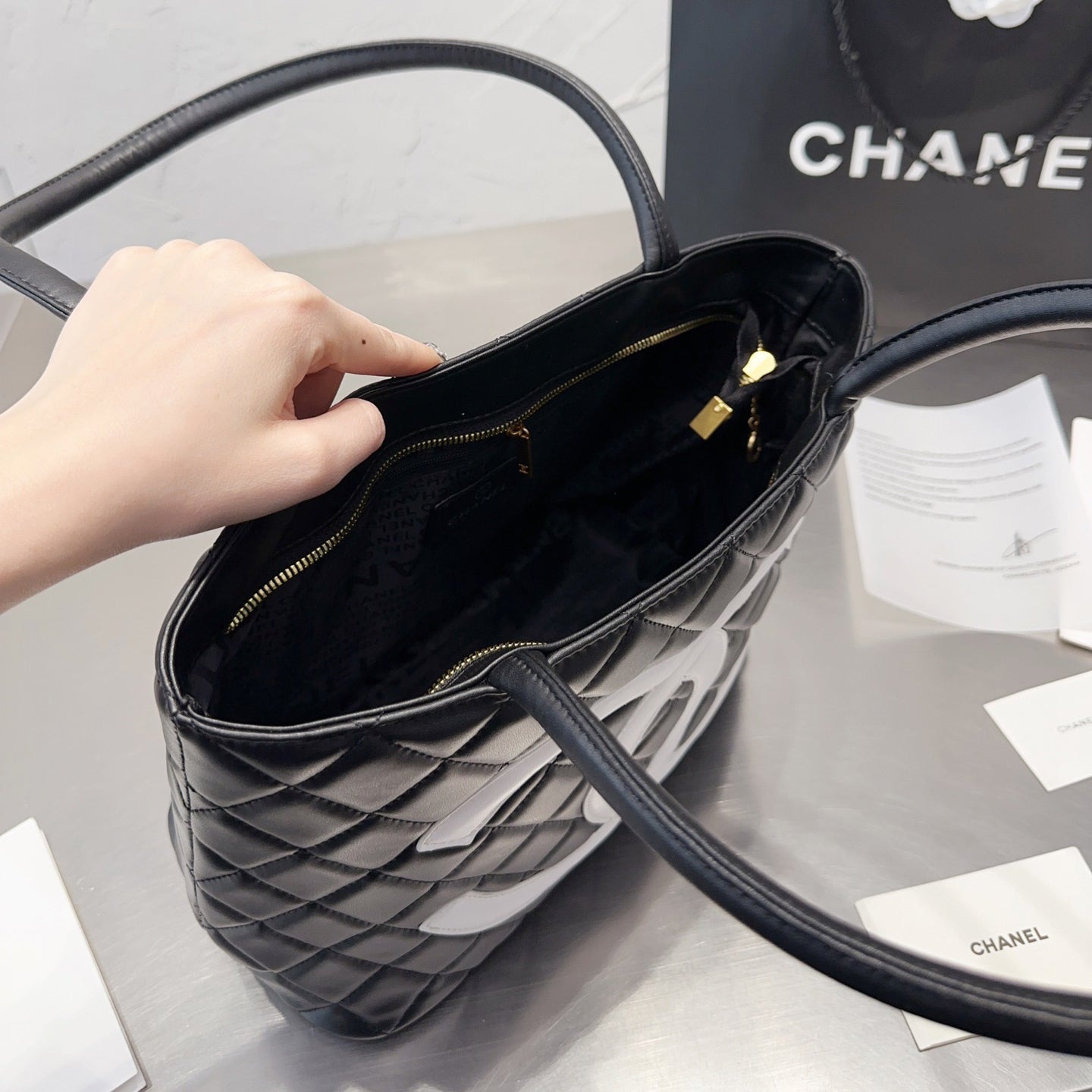 Bolso Tote Retro de Cuero Negro