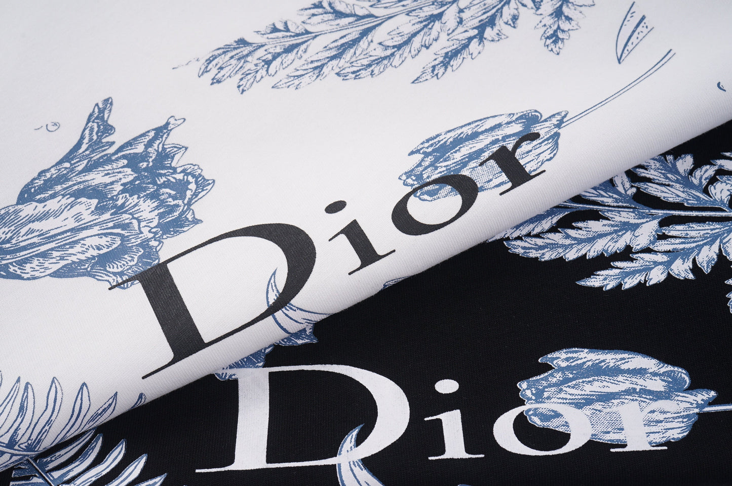 Camiseta con estampado floral