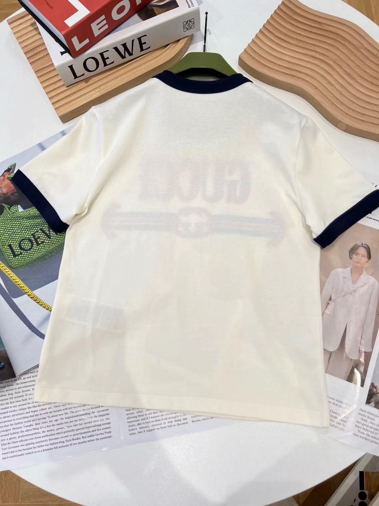 Nueva camiseta bordada entallada