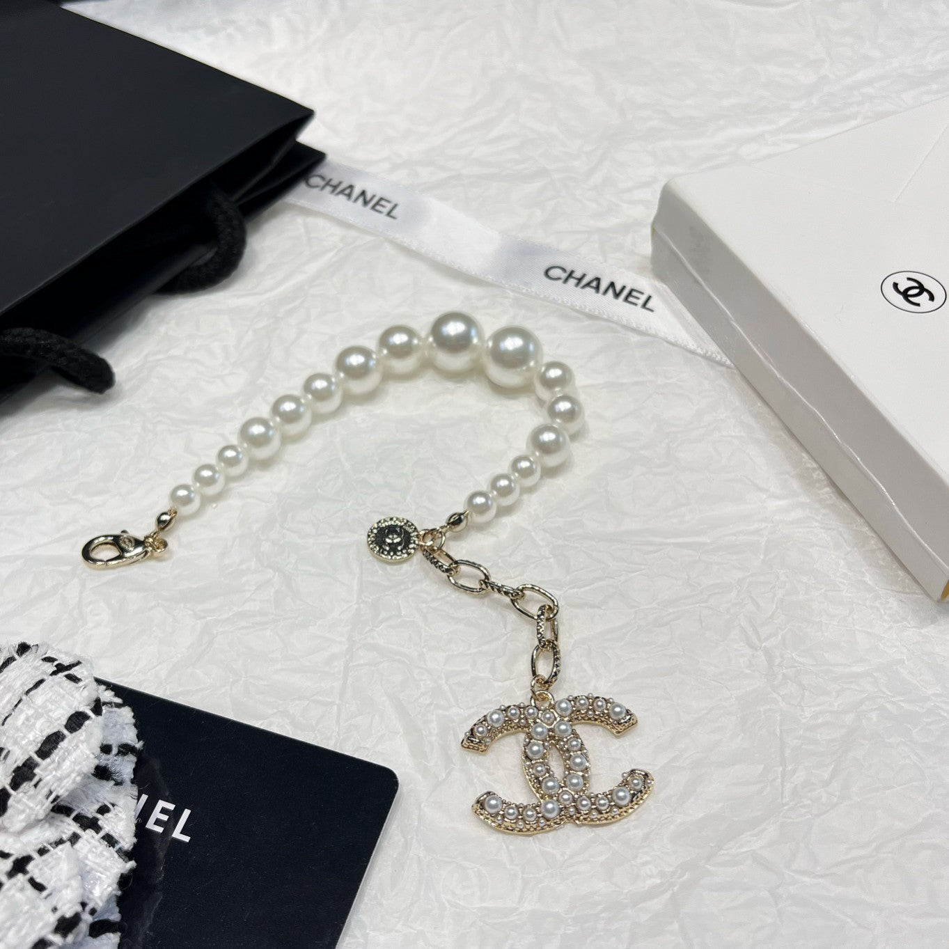 Pulsera de perlas elegante y a la moda