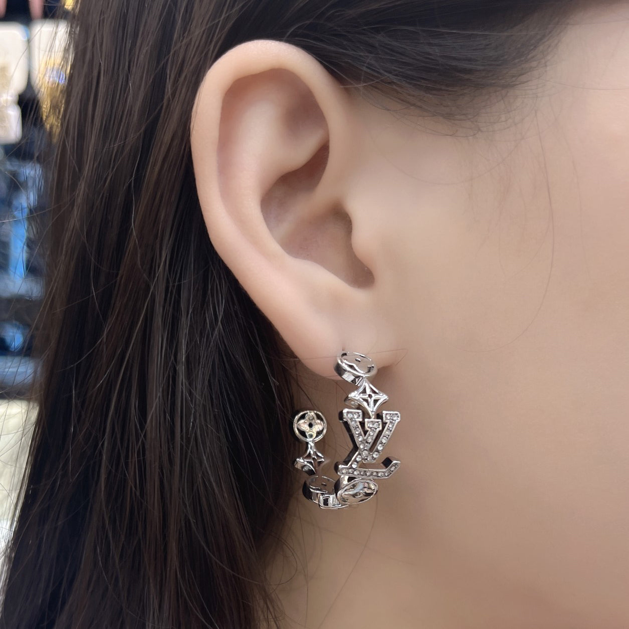 Pendientes de media argolla florales