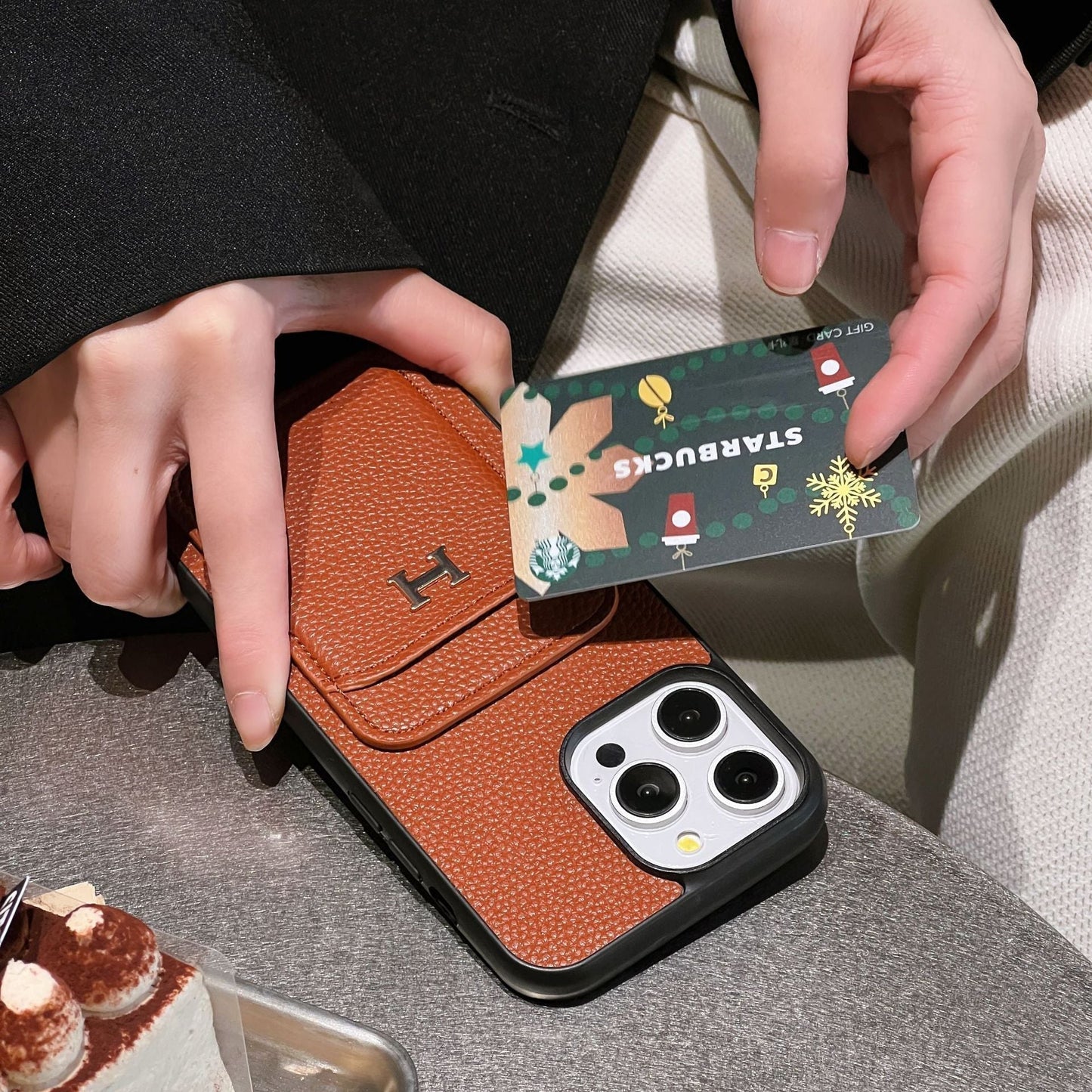 Estuche monedero con patrón de lichi