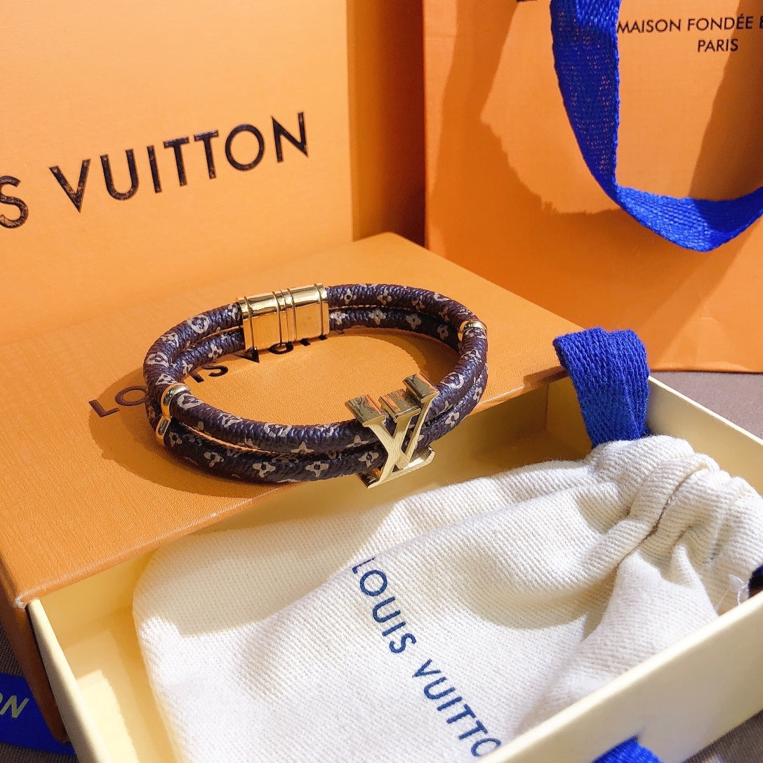 VARIADAS PULSERAS CON DIJE DE CANDADO