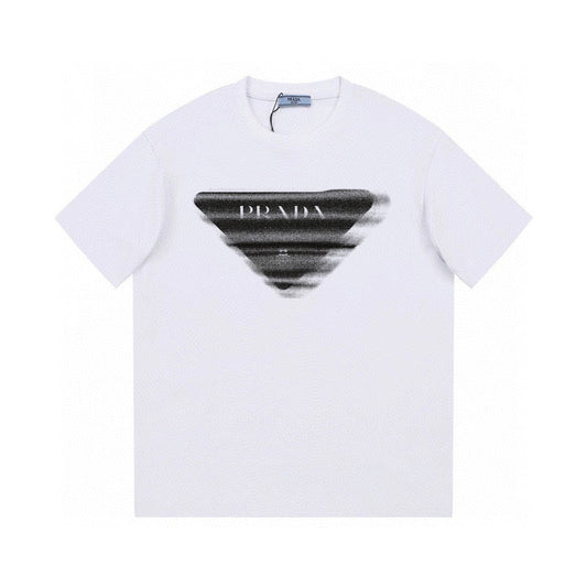 T-shirt à imprimé triangle inversé