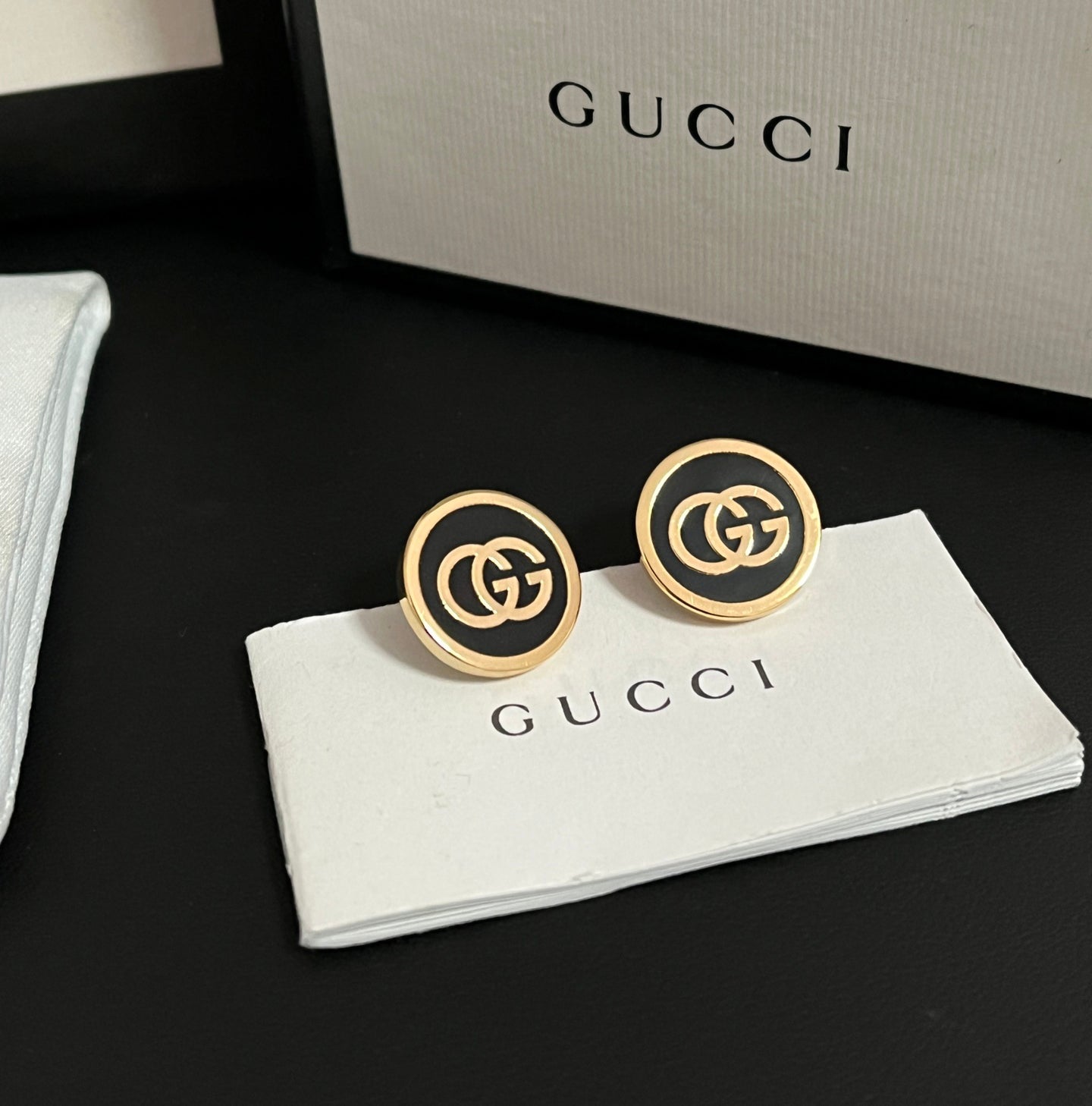 Elegantes y sencillos pendientes de G