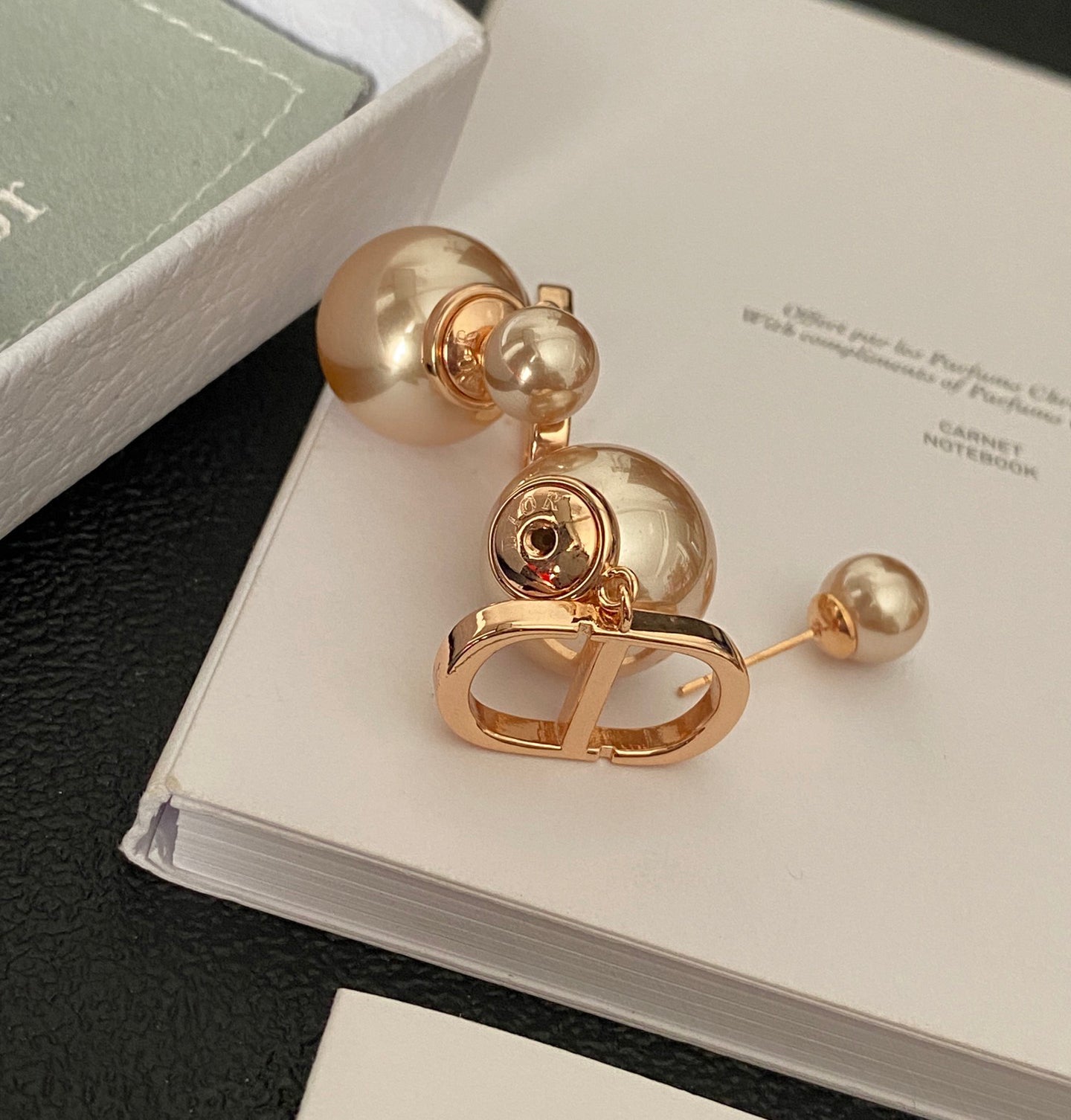 Pendientes de perlas sencillos