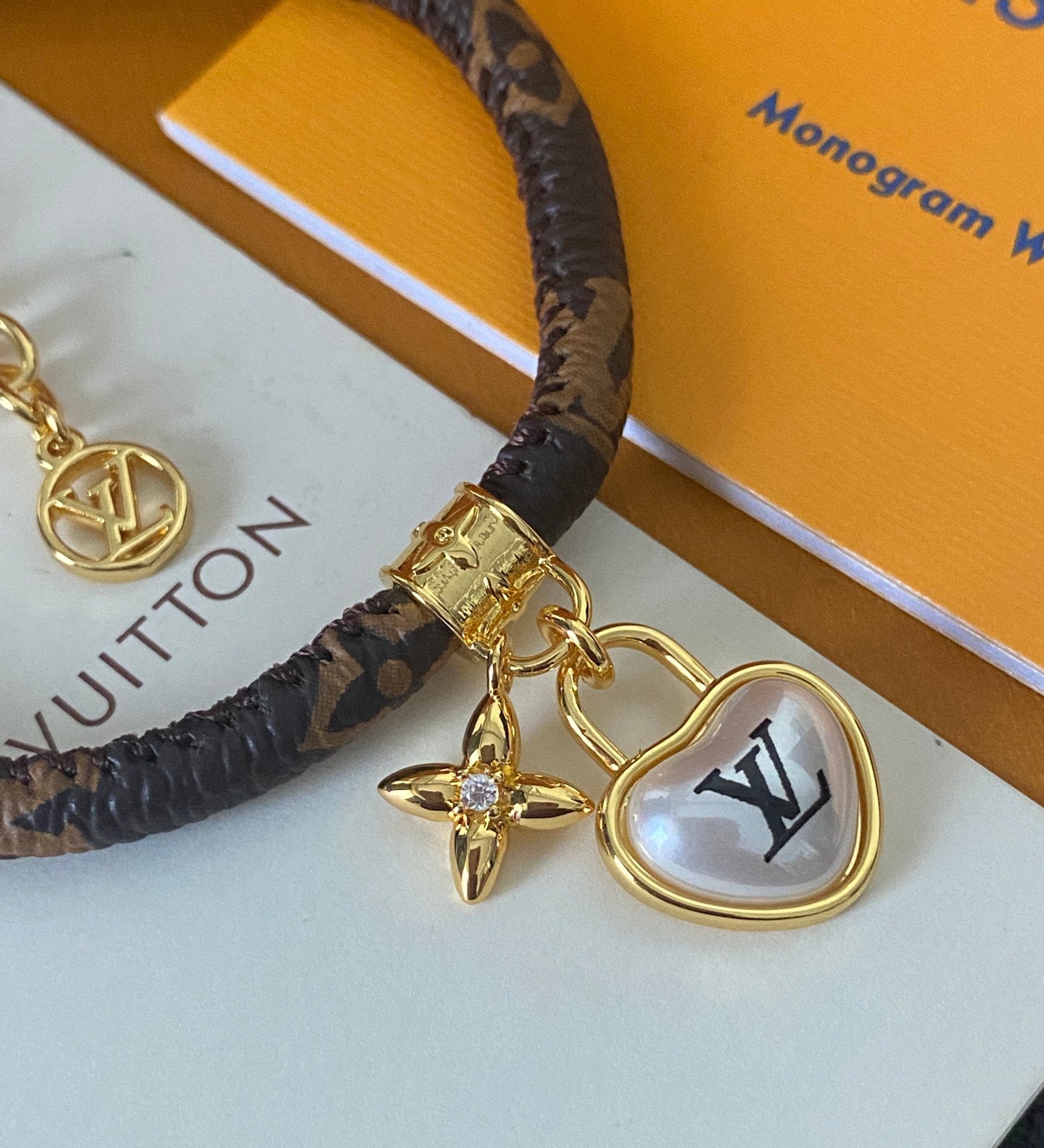 Pulsera clásica de cuero personalizada