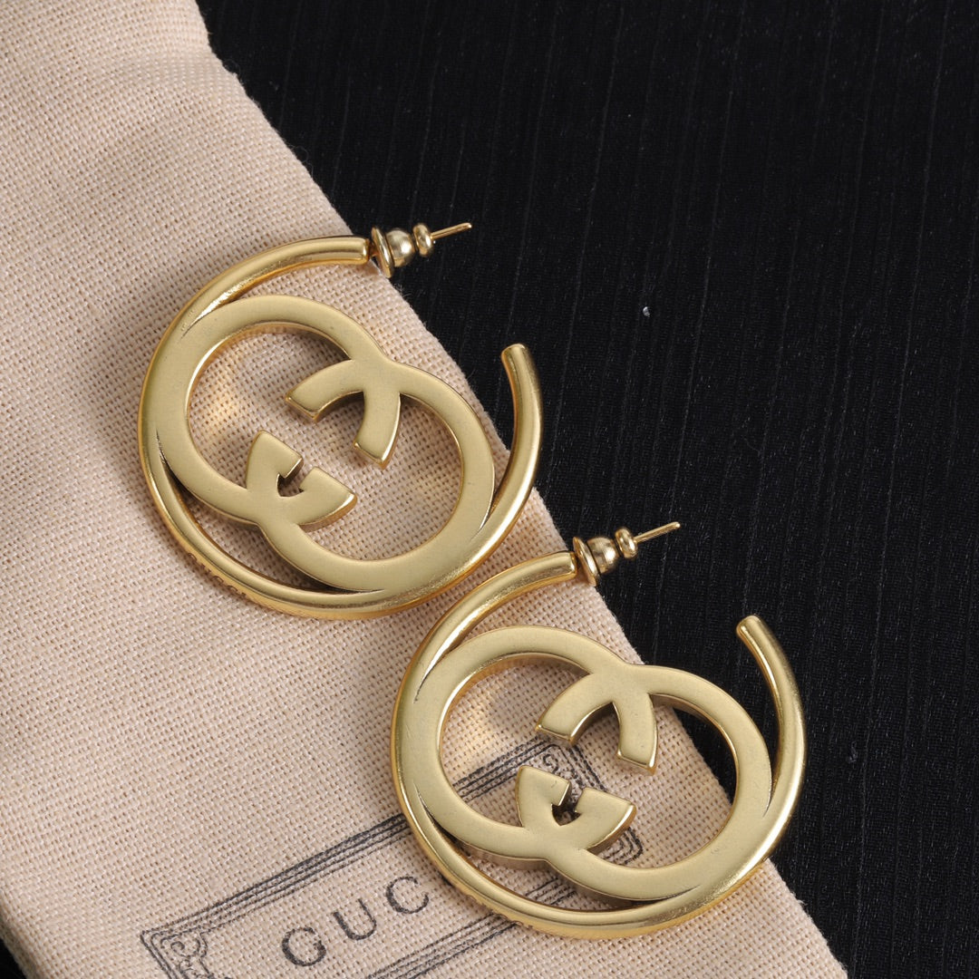 Pendientes de aro dorados retro