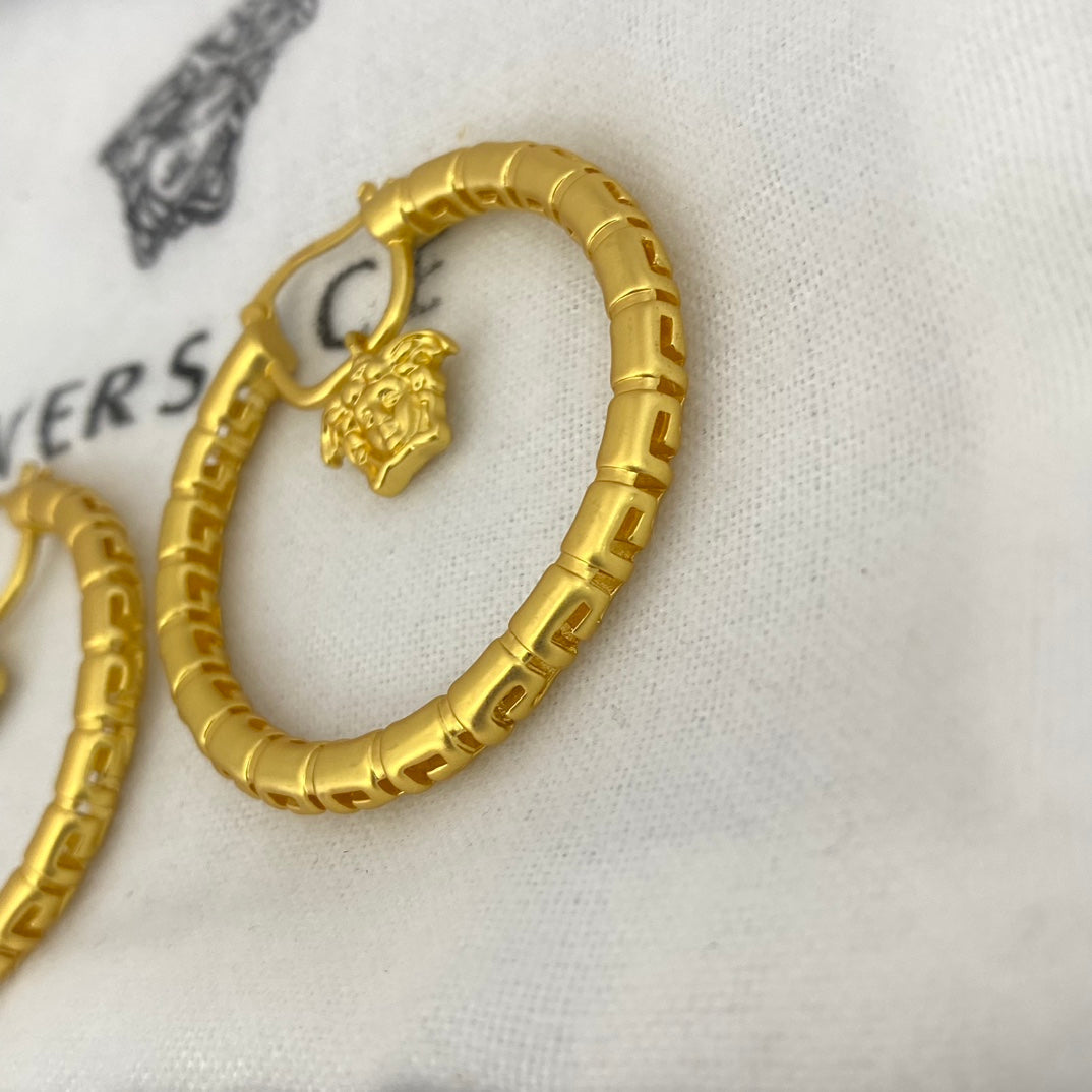 Pendientes de aro Medusa huecos