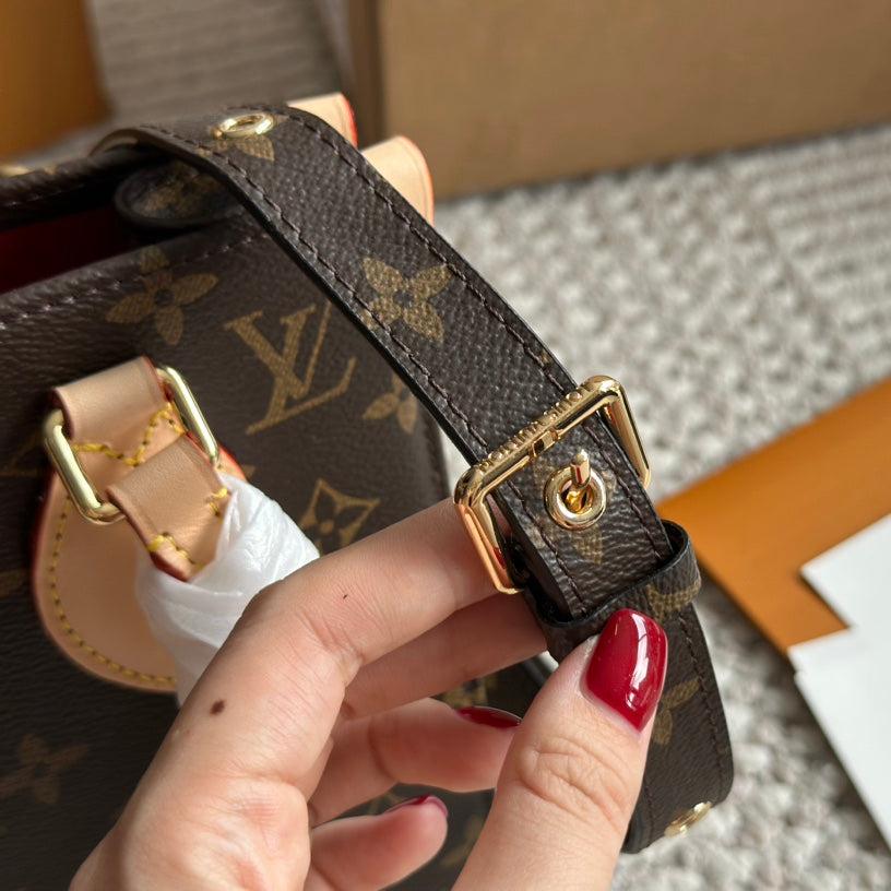 Bolso Petit Sac Plat de Cuero