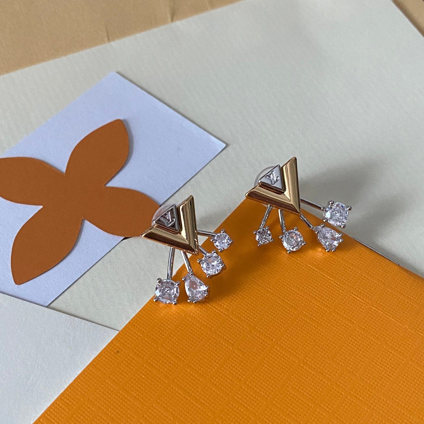 Pendientes retro de cristal con colgante en forma de V