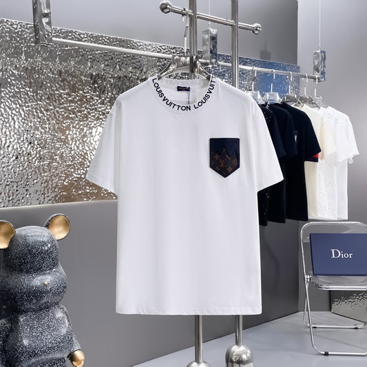 Camiseta con bolsillo de cuero