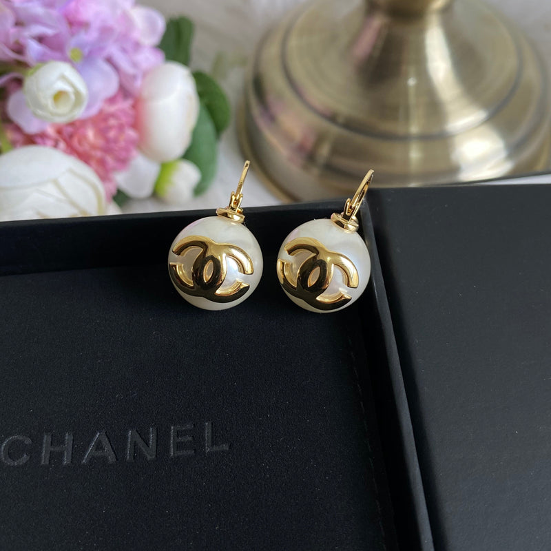 Aretes retro de perlas con baño de oro