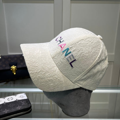 Gorra de béisbol bordada colorida con patrón 3D